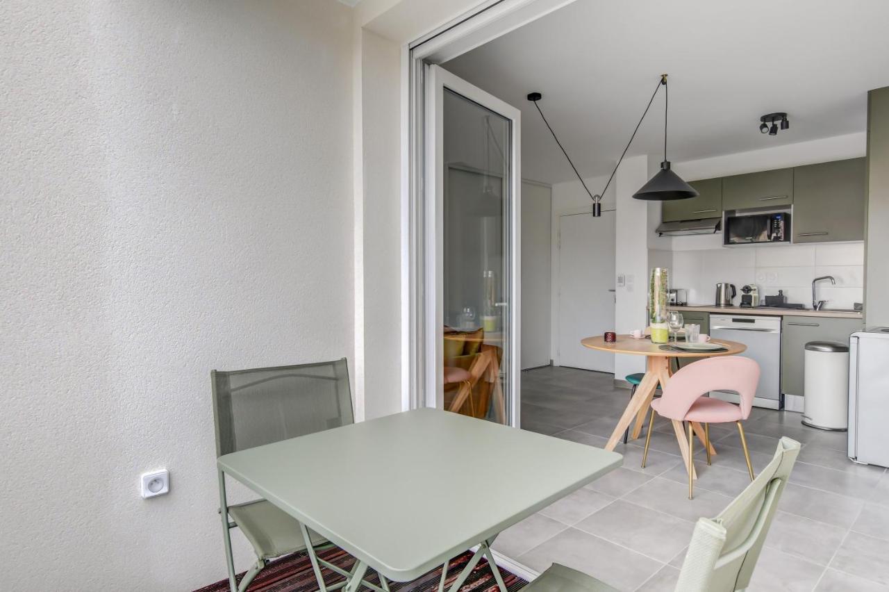 Oiqia Bonnefoy ~ 1 Avec Balcon Apartment