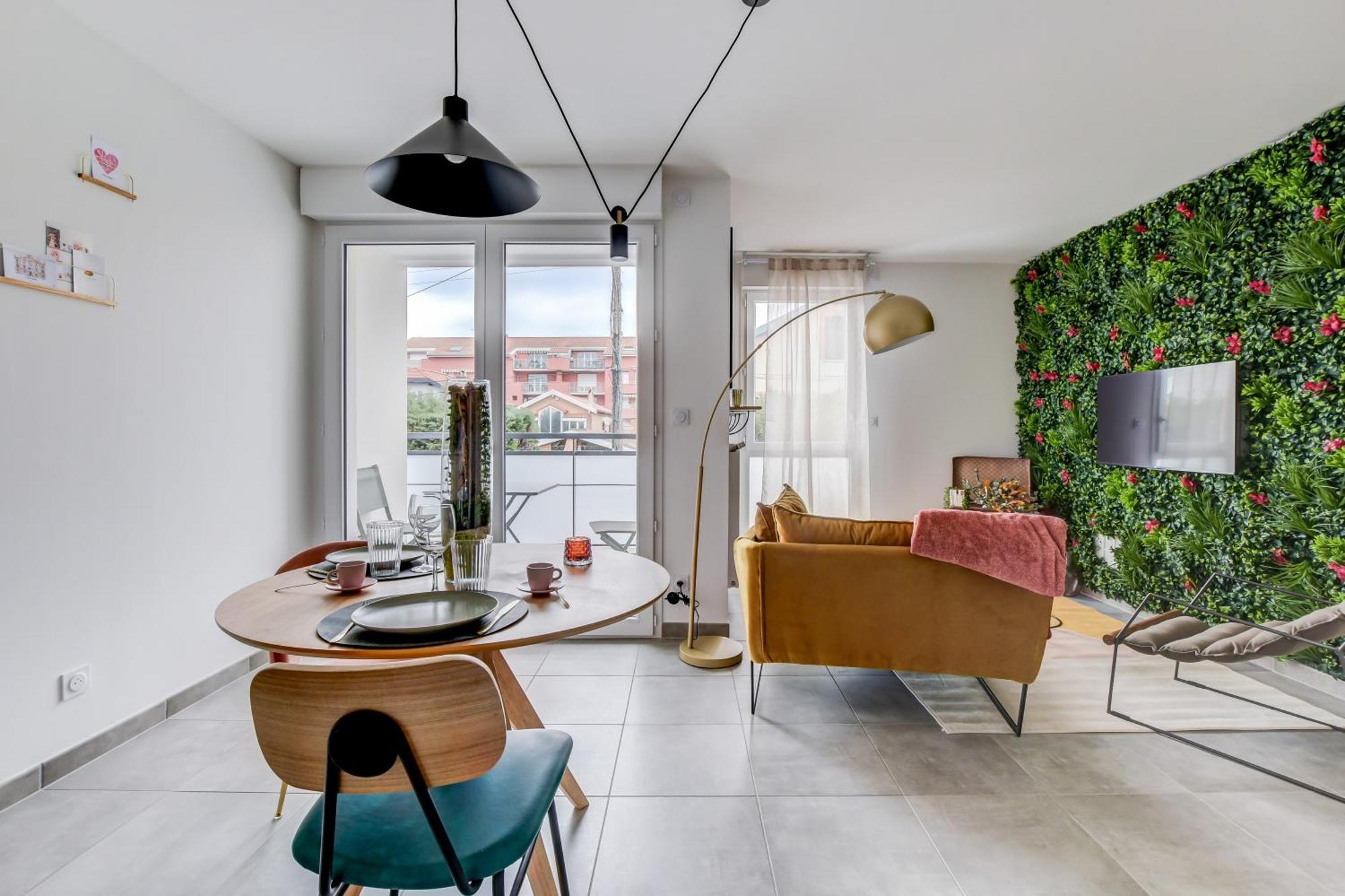 Oiqia Bonnefoy ~ 1 Avec Balcon Apartment