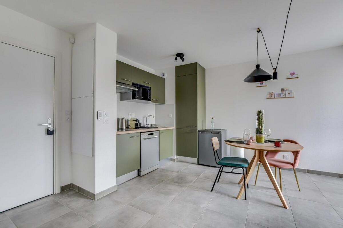 Oiqia Bonnefoy ~ 1 Avec Balcon Apartment