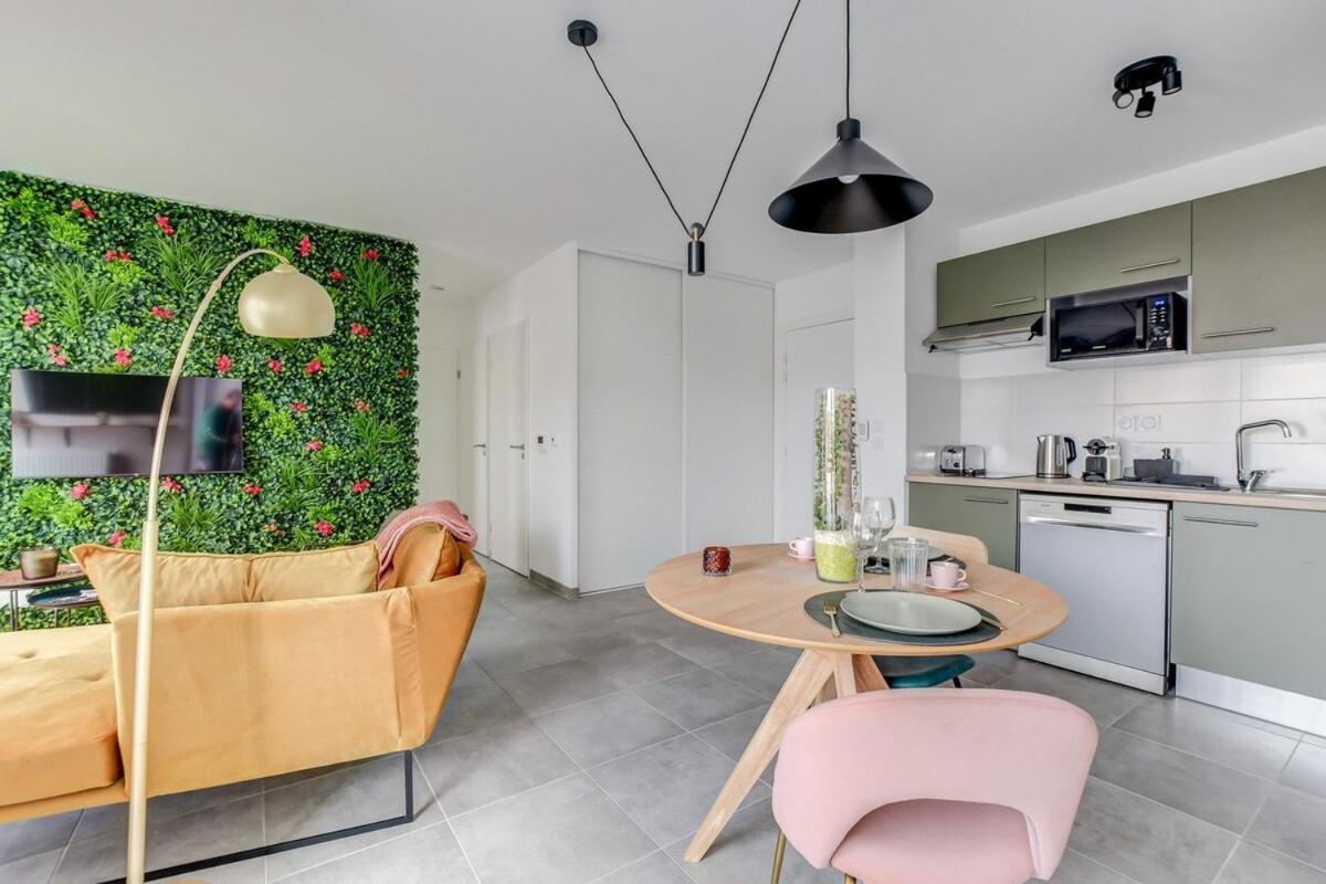 Oiqia Bonnefoy ~ 1 Avec Balcon Apartment *